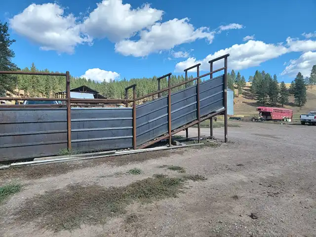 Montana Corral Installs Flying O Fencing 2.