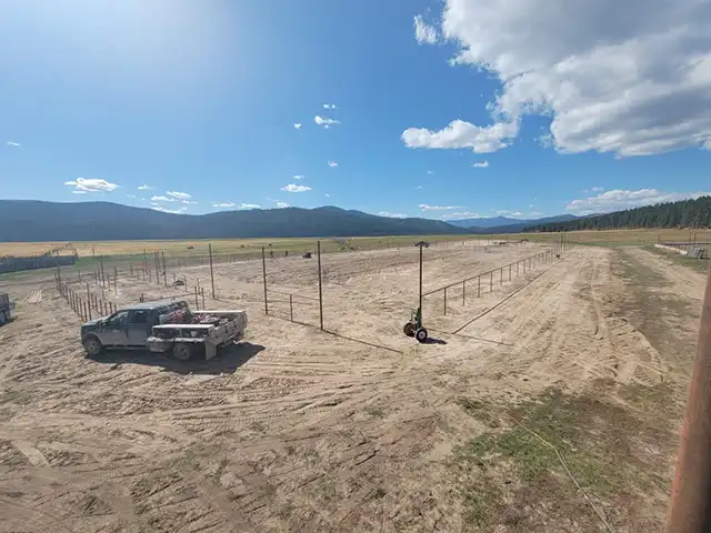 Montana Corral Installs Flying O Fencing.